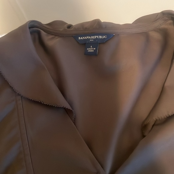 Banana Republic blouse size L color brown - Picture 2 of 3